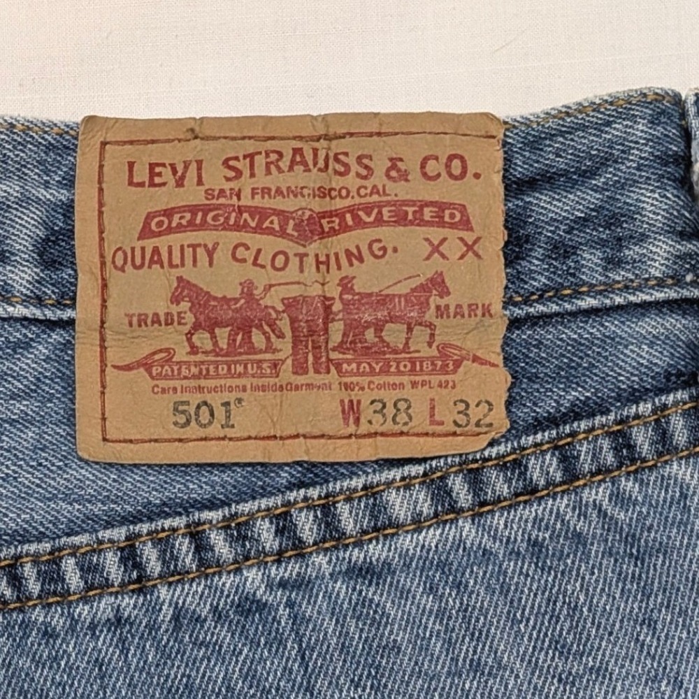 Levi's 501 Original Fit Straight Leg Jeans Medium Wash Blue Denim W38 L32